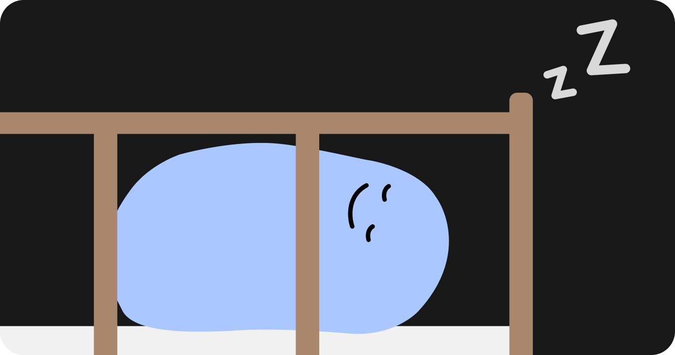 ほほえみながらベビーベッドで安らかに眠る赤ちゃん